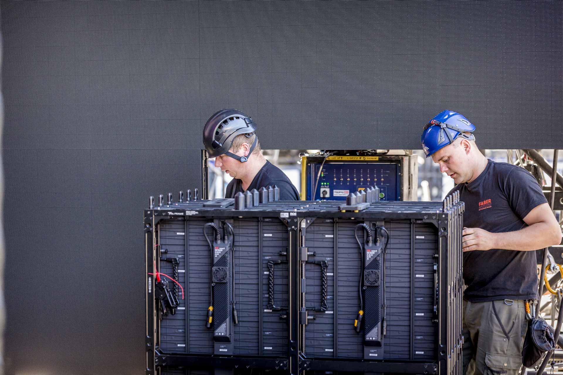 ROE Visual Black Quartz LED panel with integrated structural reinforcement for outdoor use.