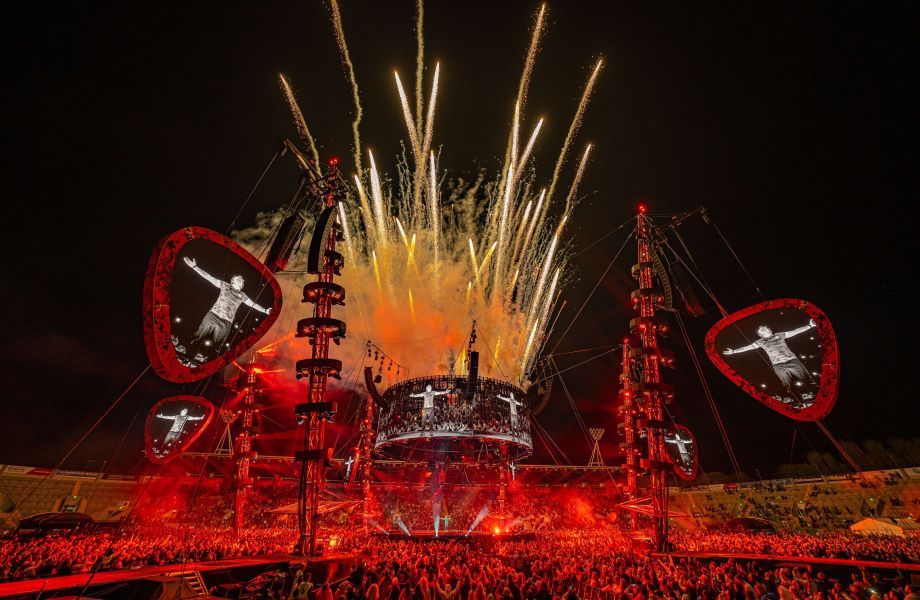 Ed Sheeran stage